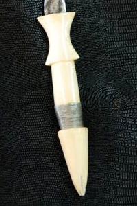 Poignée Faucille Mangbetu