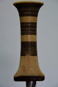 Poignée Faucille Mangbetu