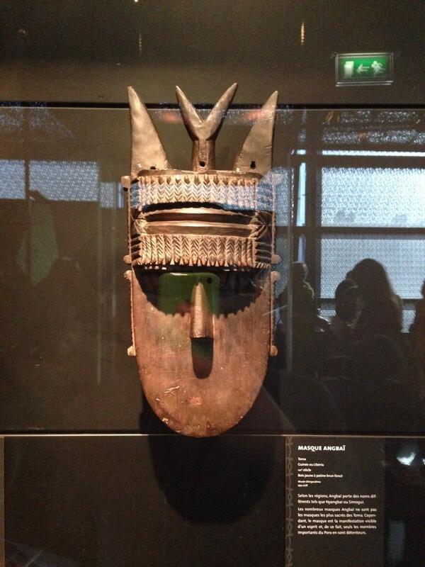 Masque Angbaï exposé au musée du quai Branly Masque Angbaï exposé au musée du quai Branly