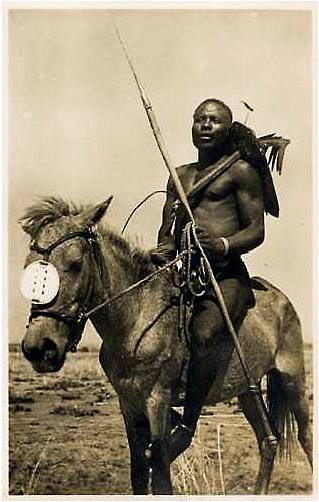 Couteaux de jet Laka dans leur étui